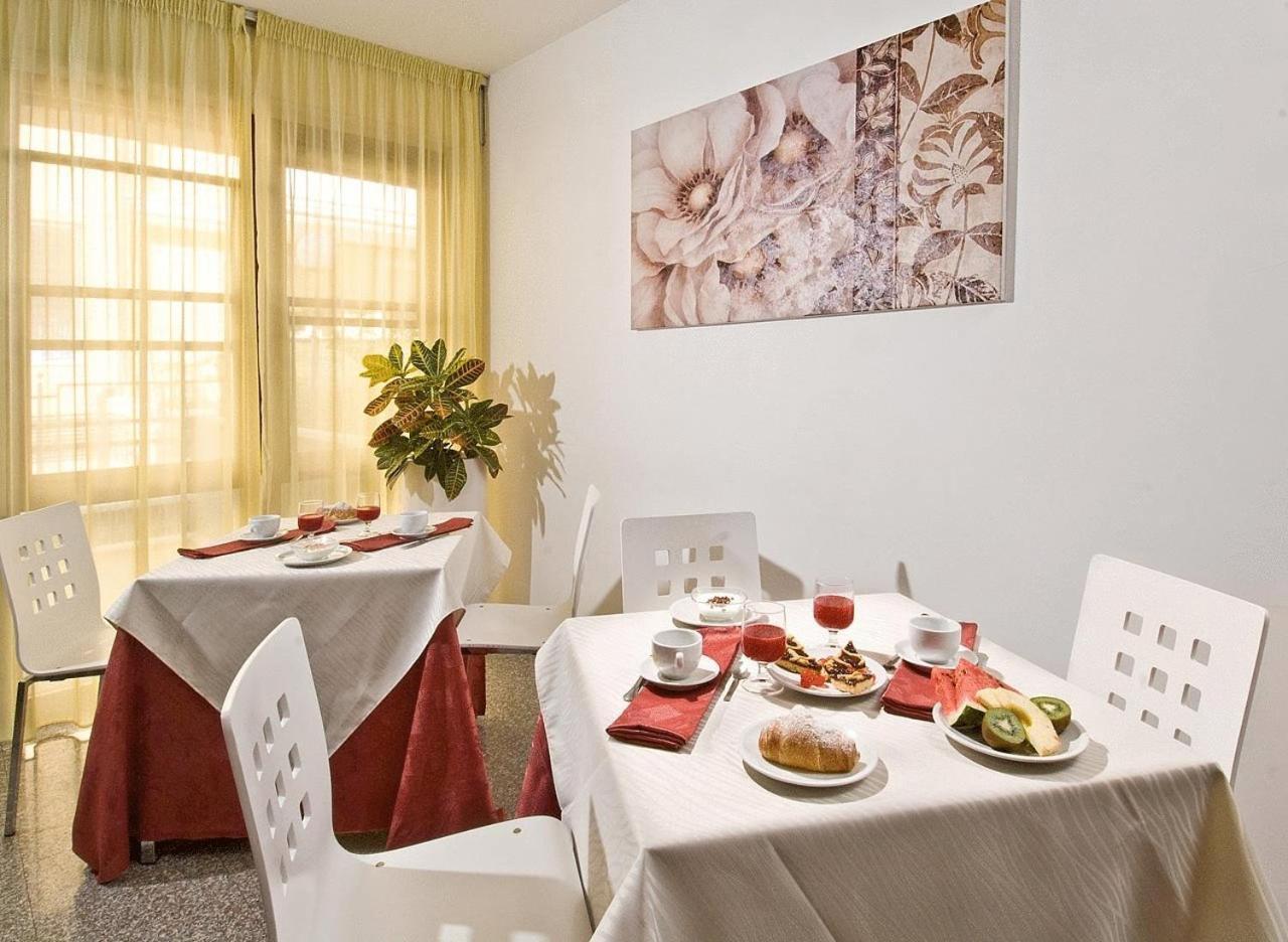 Hotel Capinera Римини Экстерьер фото